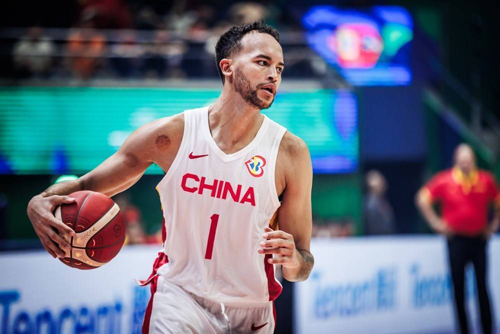 中国男篮首位归化球员！李凯尔的国籍已经更改为美国籍